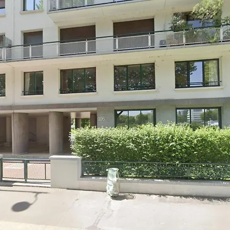 Luxe Eiffel Tower And Seine River Apartment