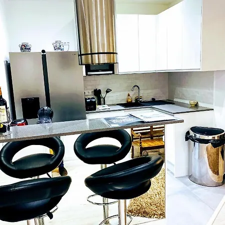 Luxe Eiffel Tower And Seine River Apartment