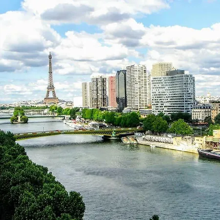 Luxe Eiffel Tower And Seine River Apartment